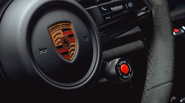 Porsche 911 GTS - steering wheel