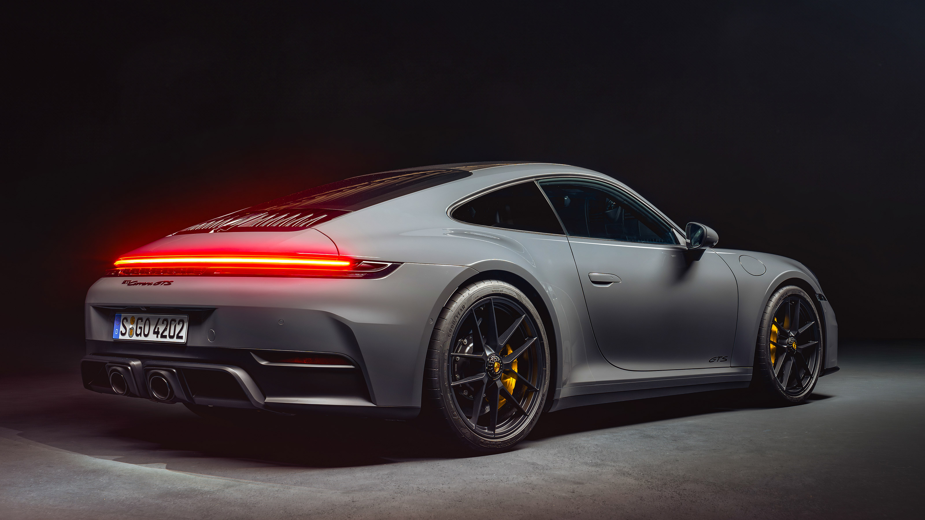 Porsche 911 GTS - rear