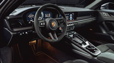 Porsche 911 GTS - cabin