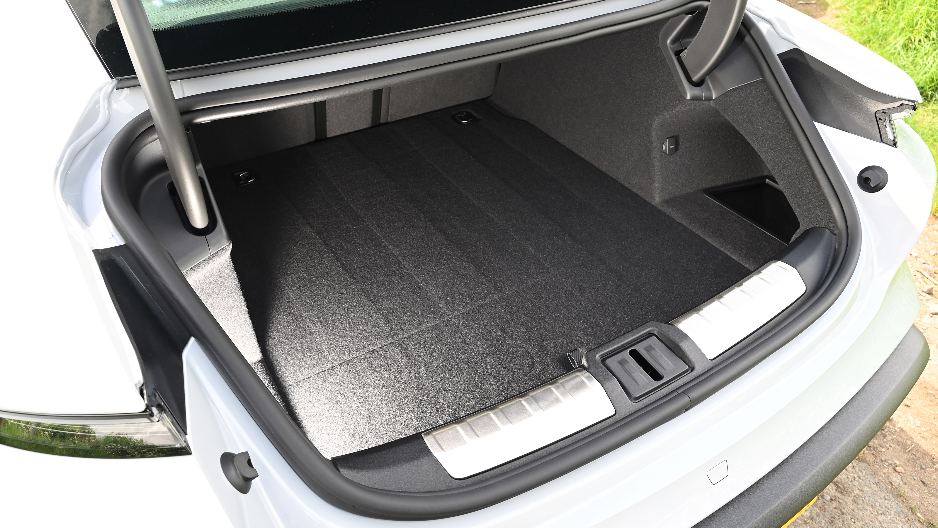 Porsche Taycan facelift - boot