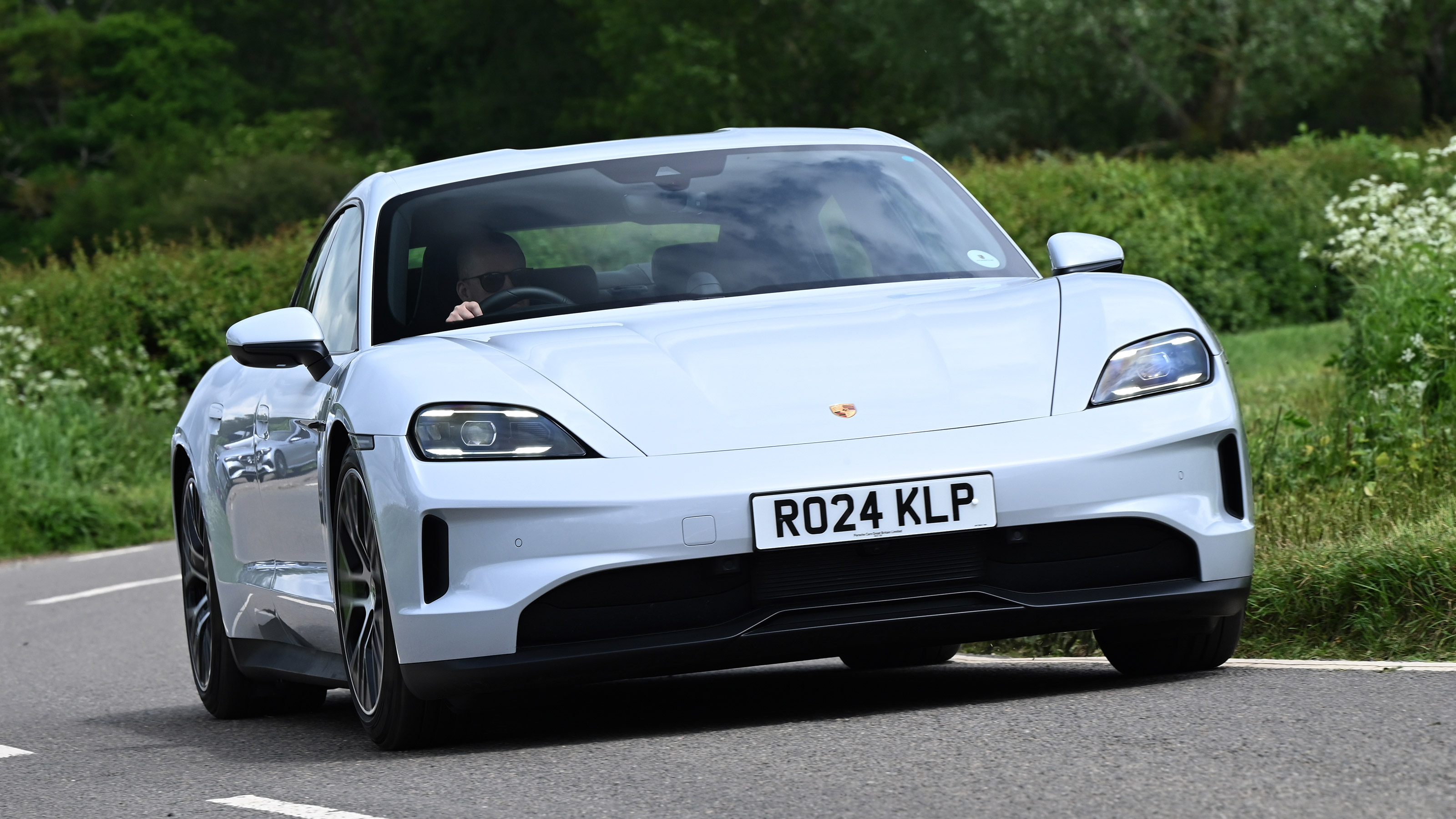 Porsche Taycan facelift - front cornering