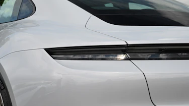 Porsche Taycan facelift - rear light