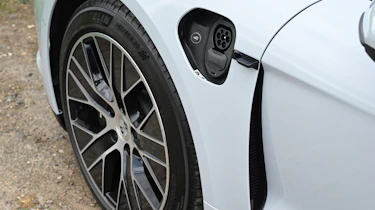 Porsche Taycan facelift - charging port
