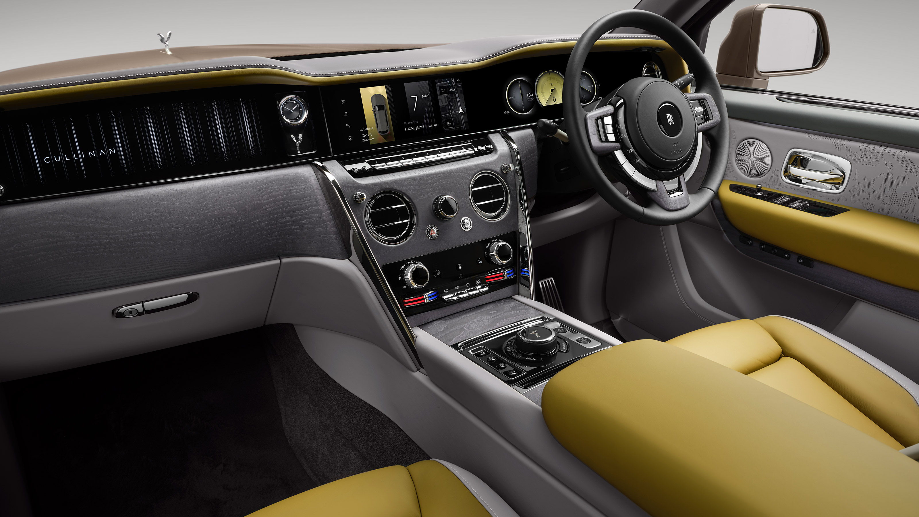Rolls-Royce Cullinan Series II - dash