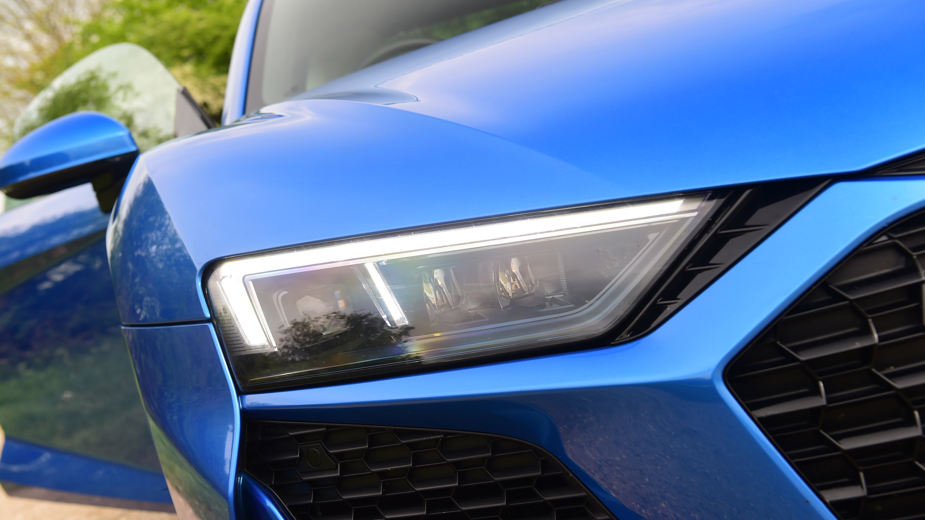 Used Audi R8 Mk2 - front light