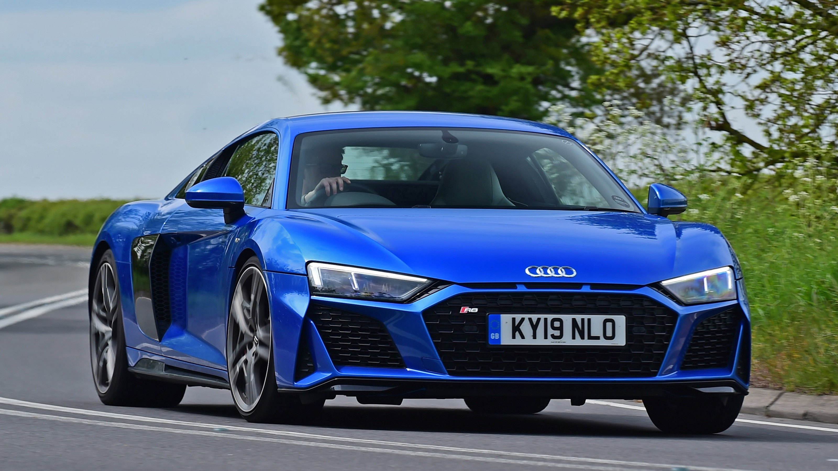 Used Audi R8 Mk2 - front cornering