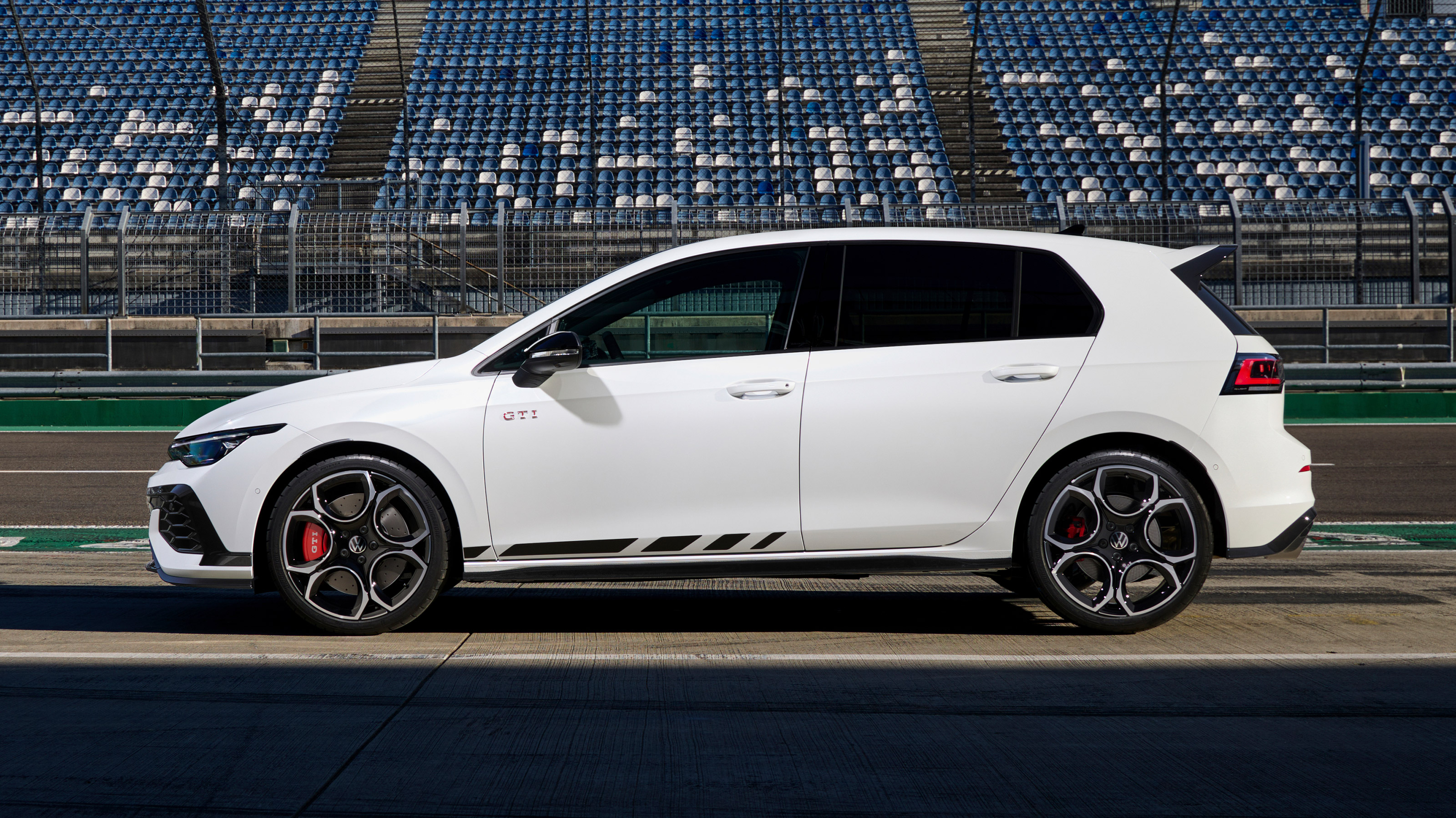 Volkswagen Golf GTI Clubsport - side static