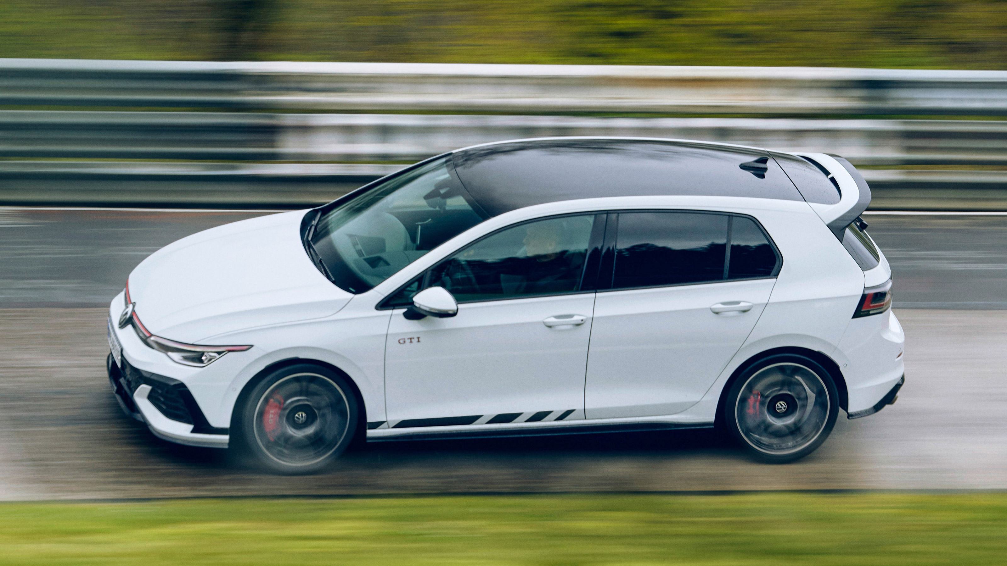 Volkswagen Golf GTI Clubsport - side