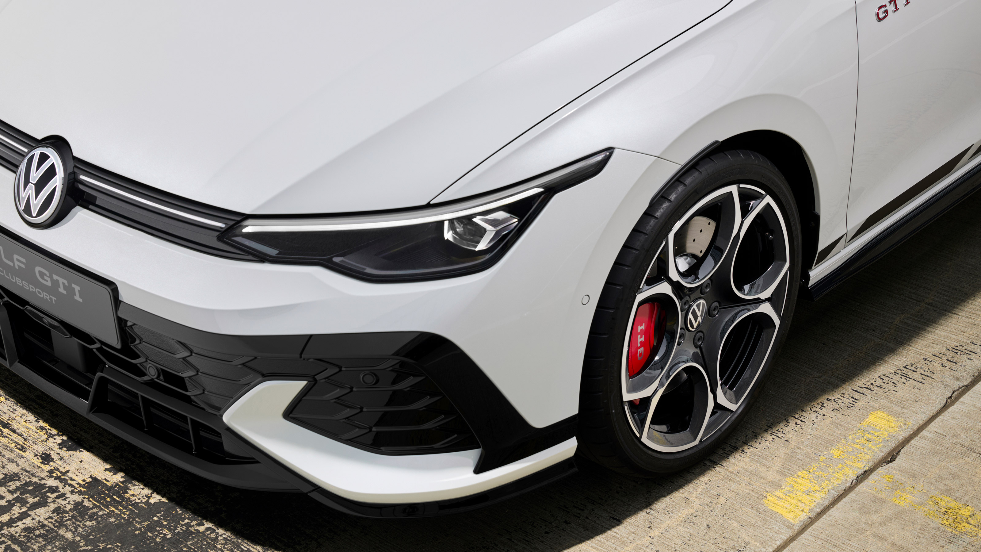 Volkswagen Golf GTI Clubsport - front light