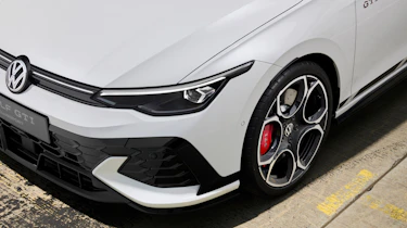 Volkswagen Golf GTI Clubsport - front light