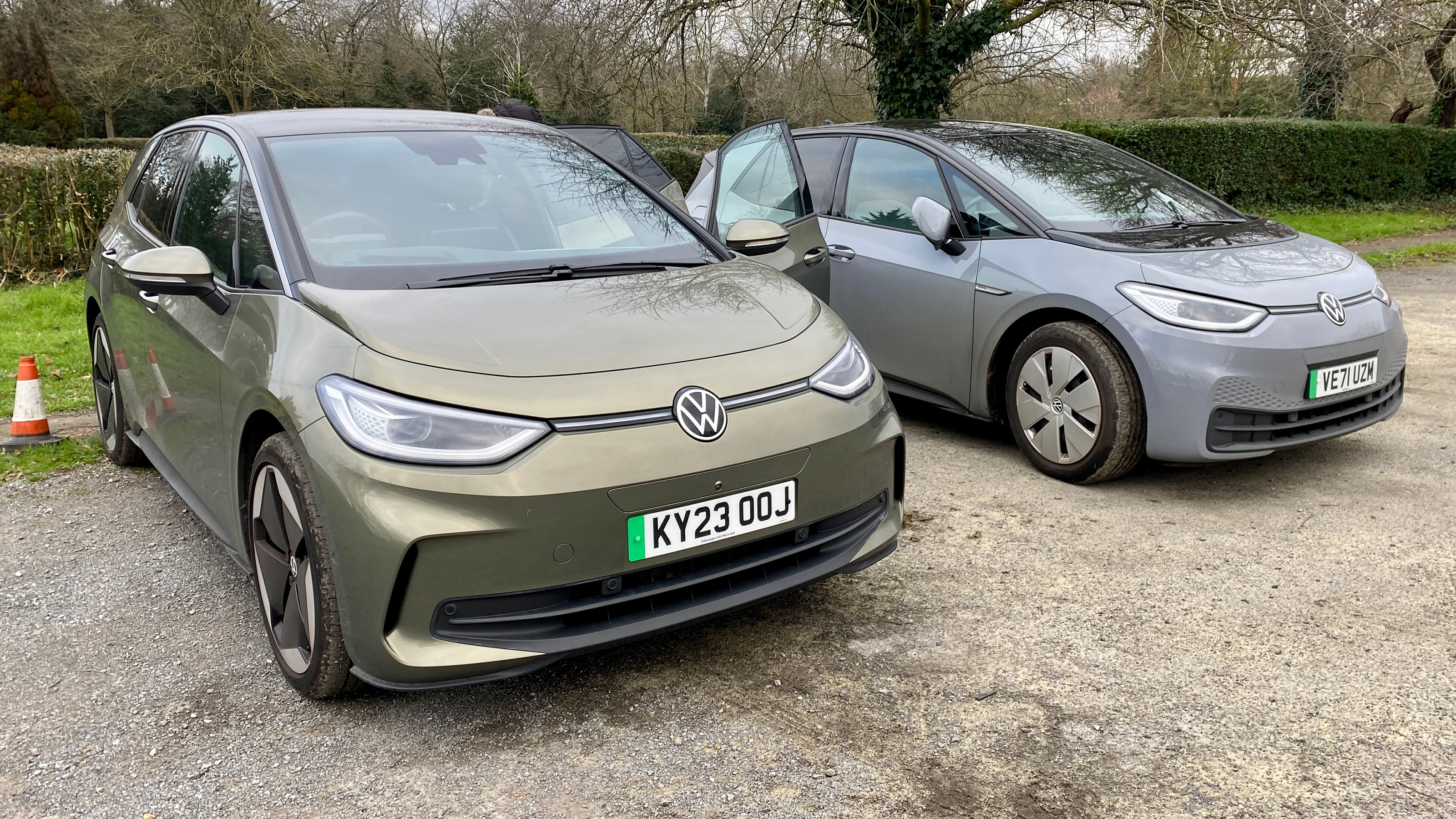 Two Volkswagen ID.3s