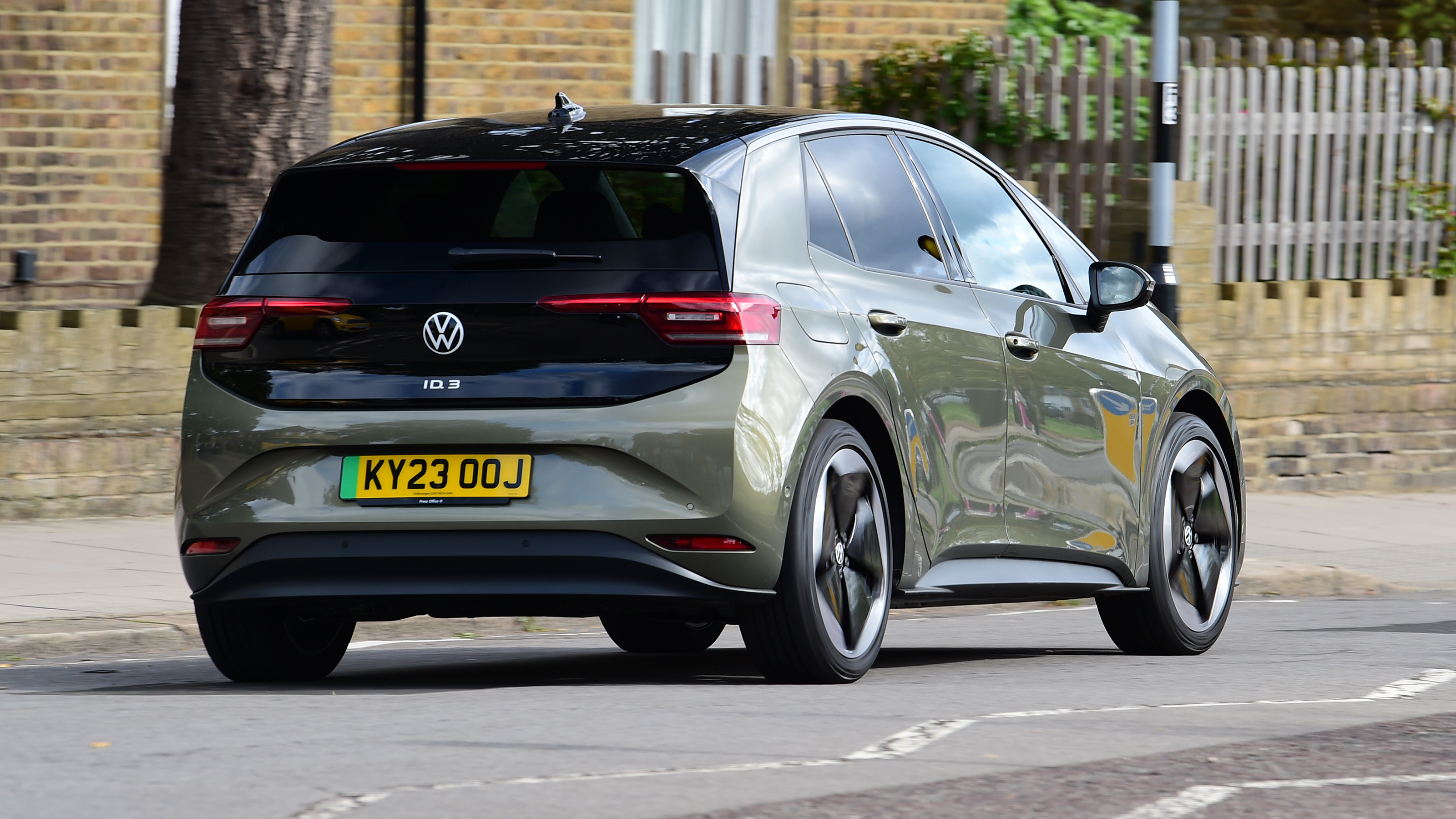 Volkswagen ID.3 - rear cornering