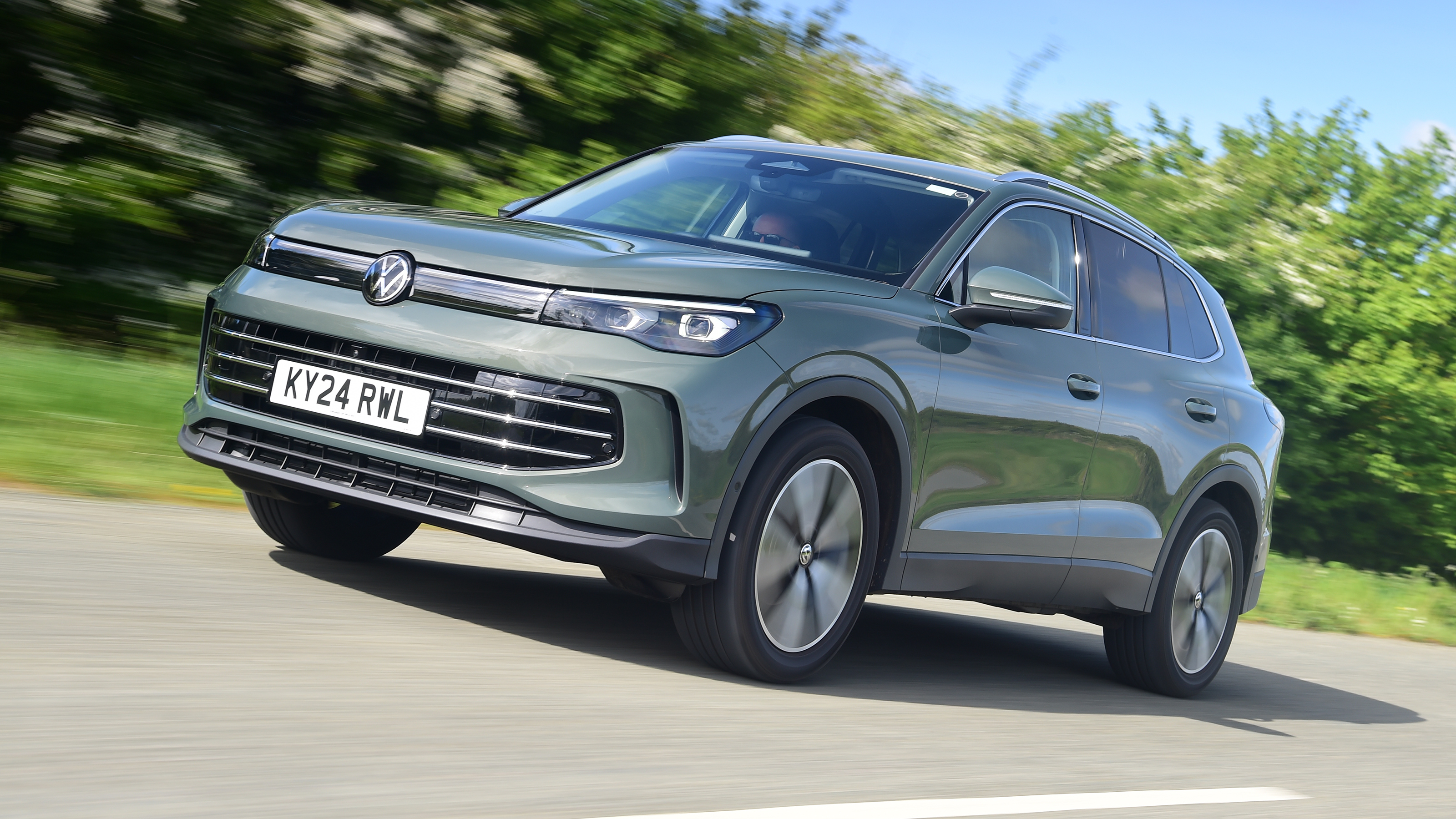 Volkswagen Tiguan - front tracking