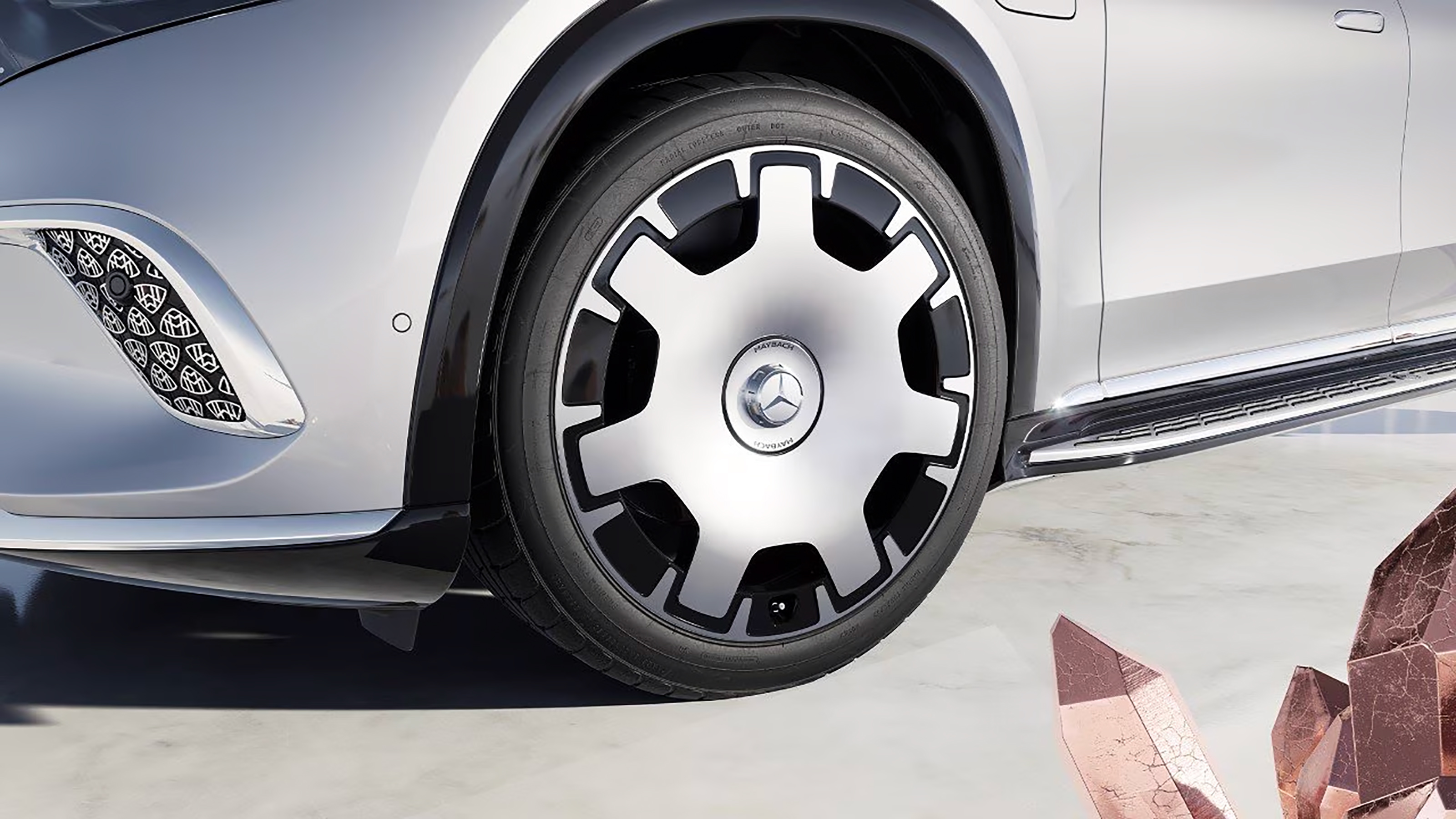 Mercedes-Maybach EQS SUV front wheel