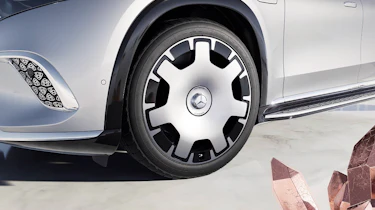 Mercedes-Maybach EQS SUV front wheel