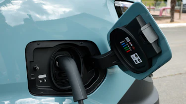 Renault Master E-Tech - charging port
