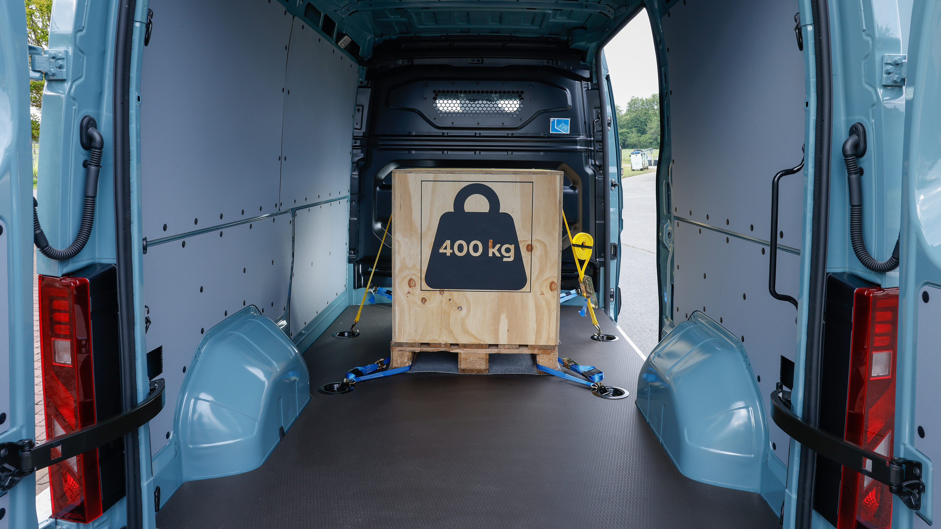 Renault Master E-Tech - rear cargo doors