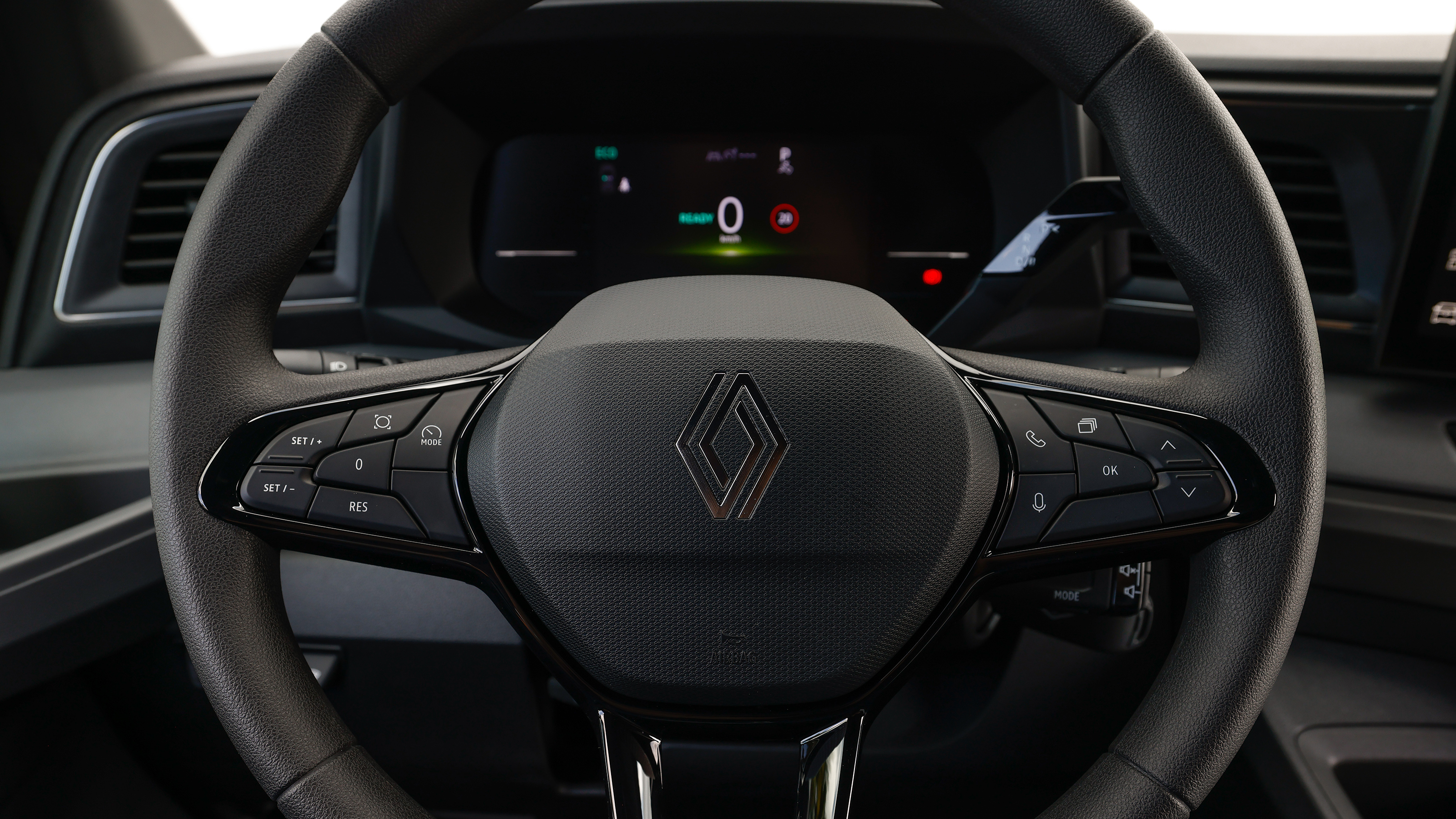 Renault Master E-Tech - steering wheel and dashboard