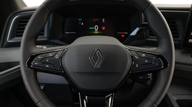 Renault Master E-Tech - steering wheel and dashboard