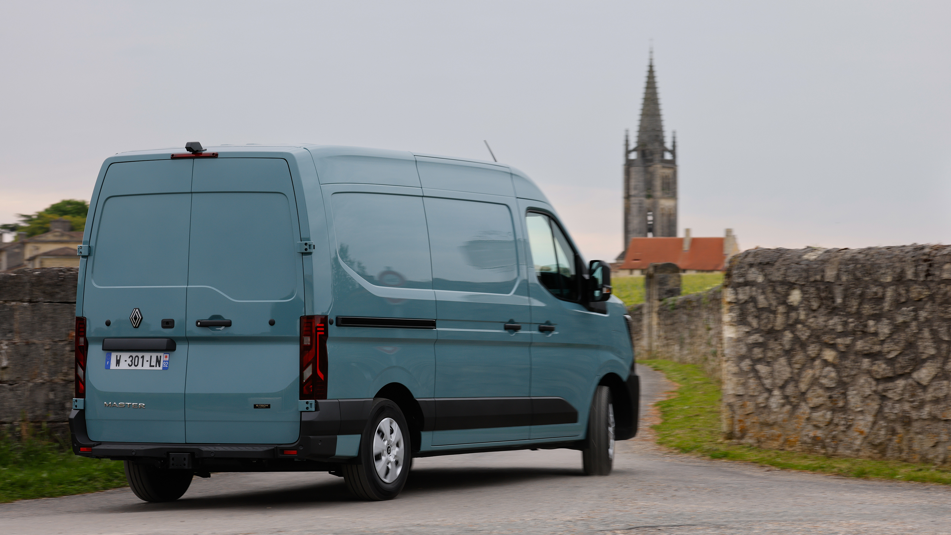 Renault Master E-Tech - rear cornering