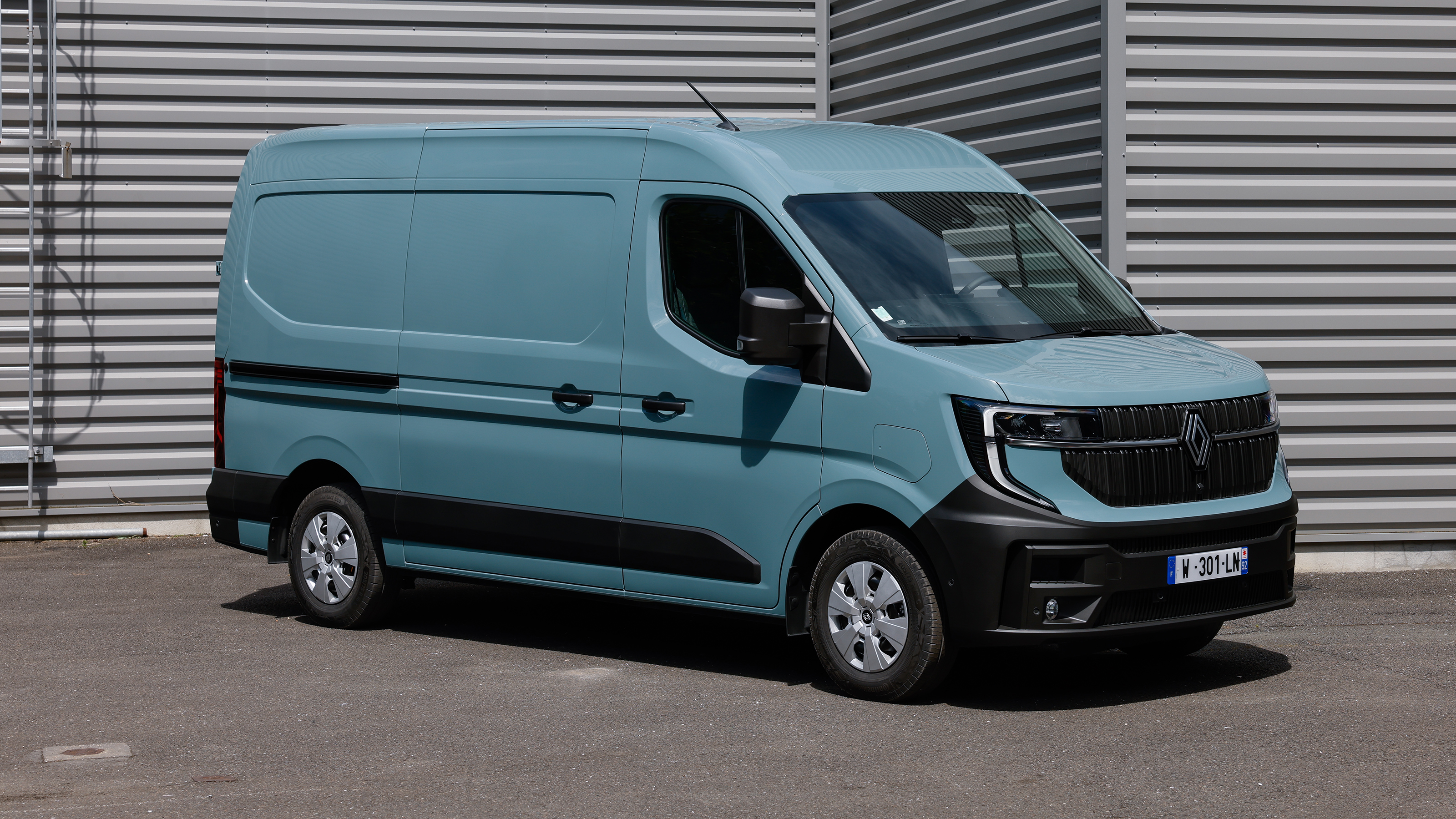 Renault Master E-Tech - front static