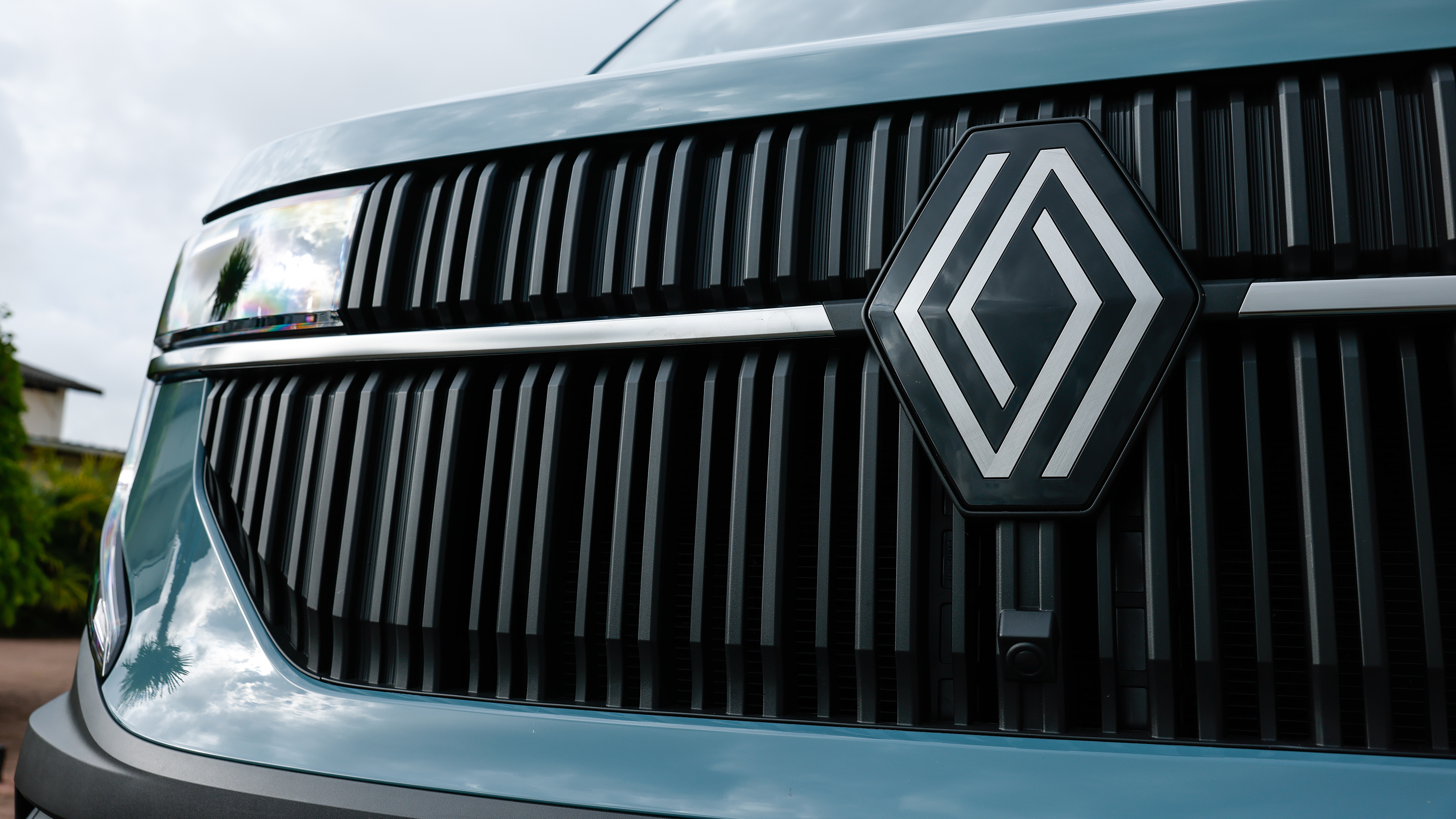 Renault Master E-Tech - front grille