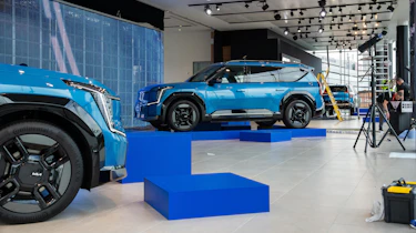 KIAs in a showroom being constructed