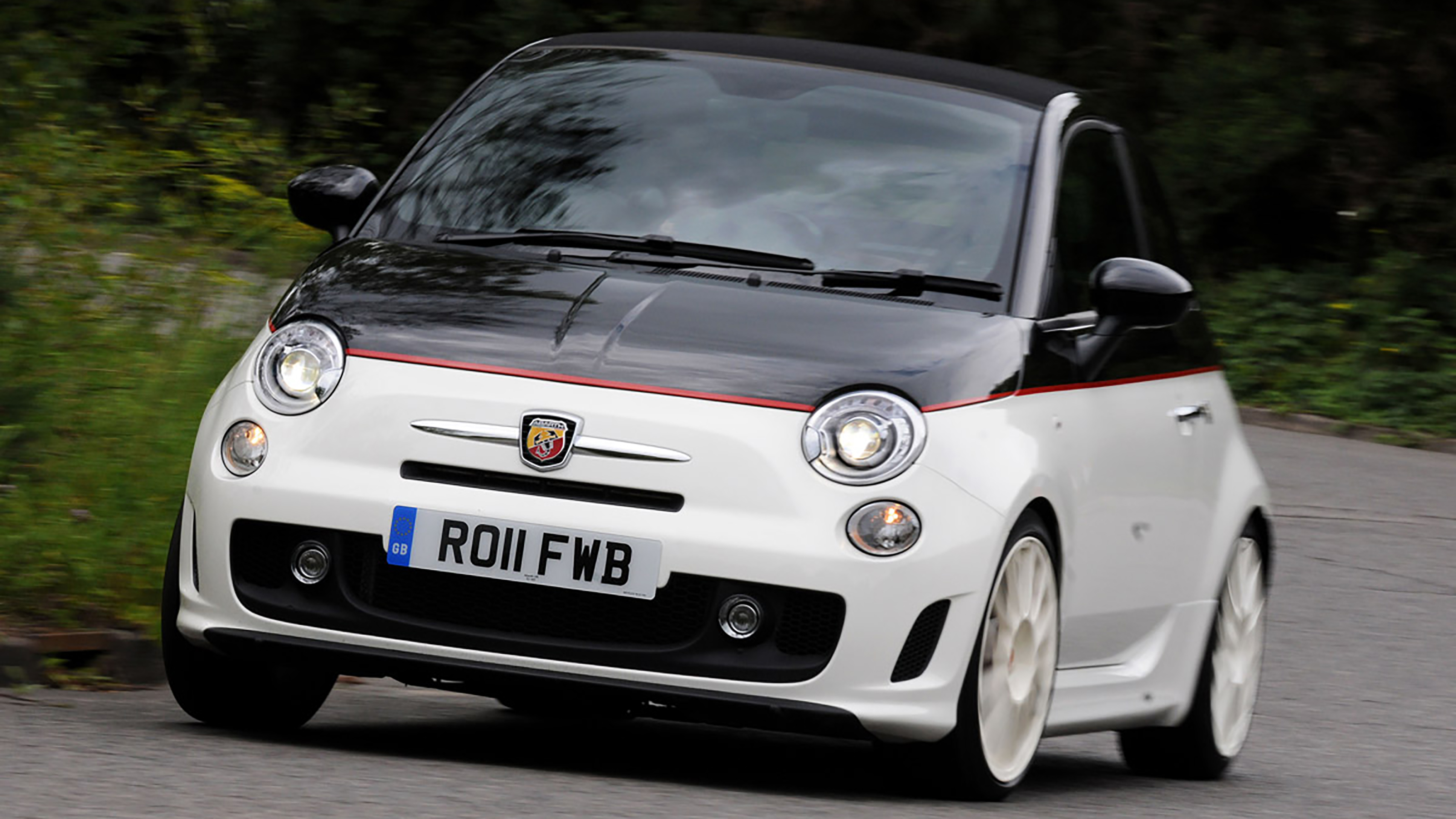 Abarth 595C - front cornering