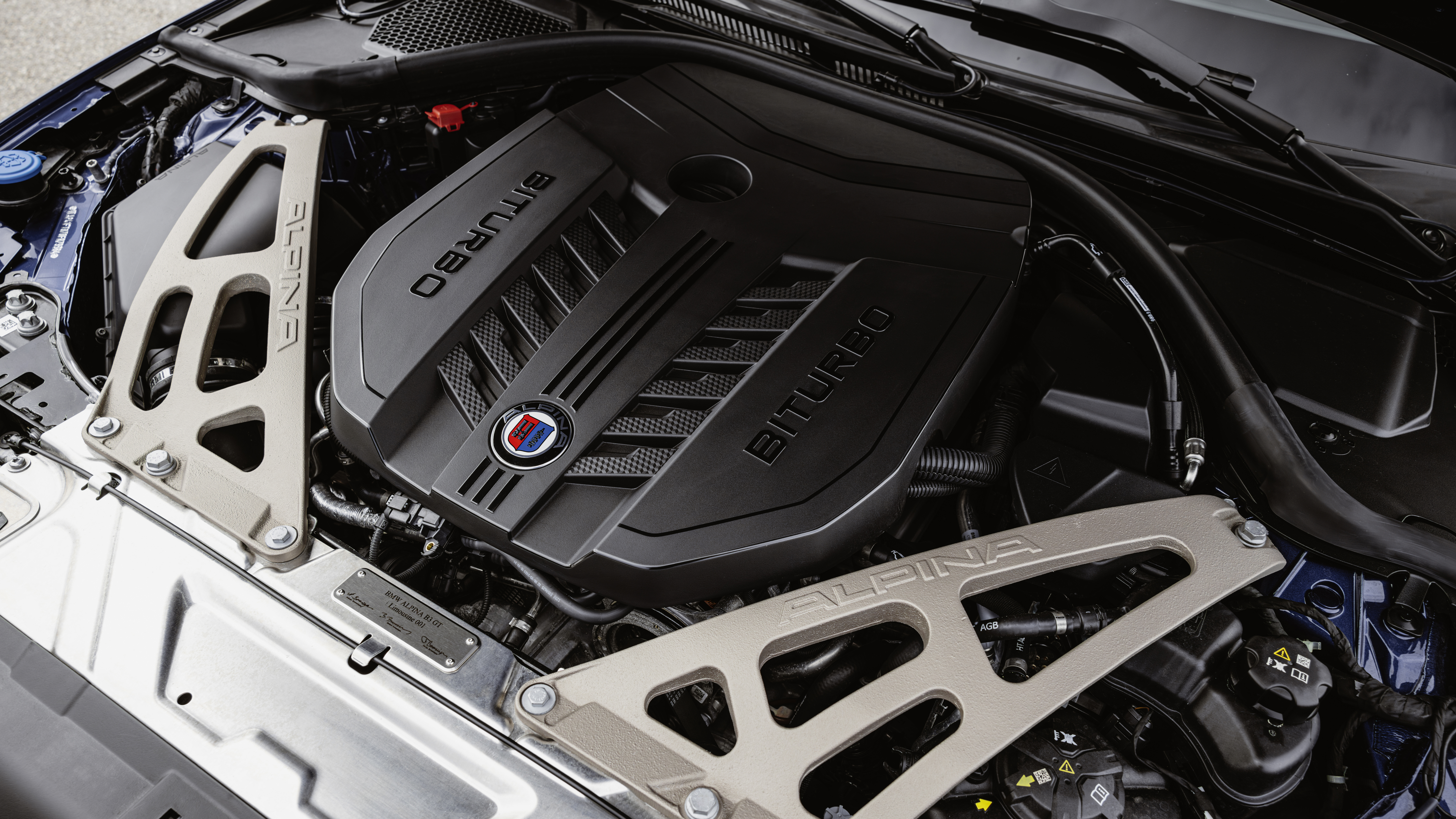 BMW Alpina B3 - engine 