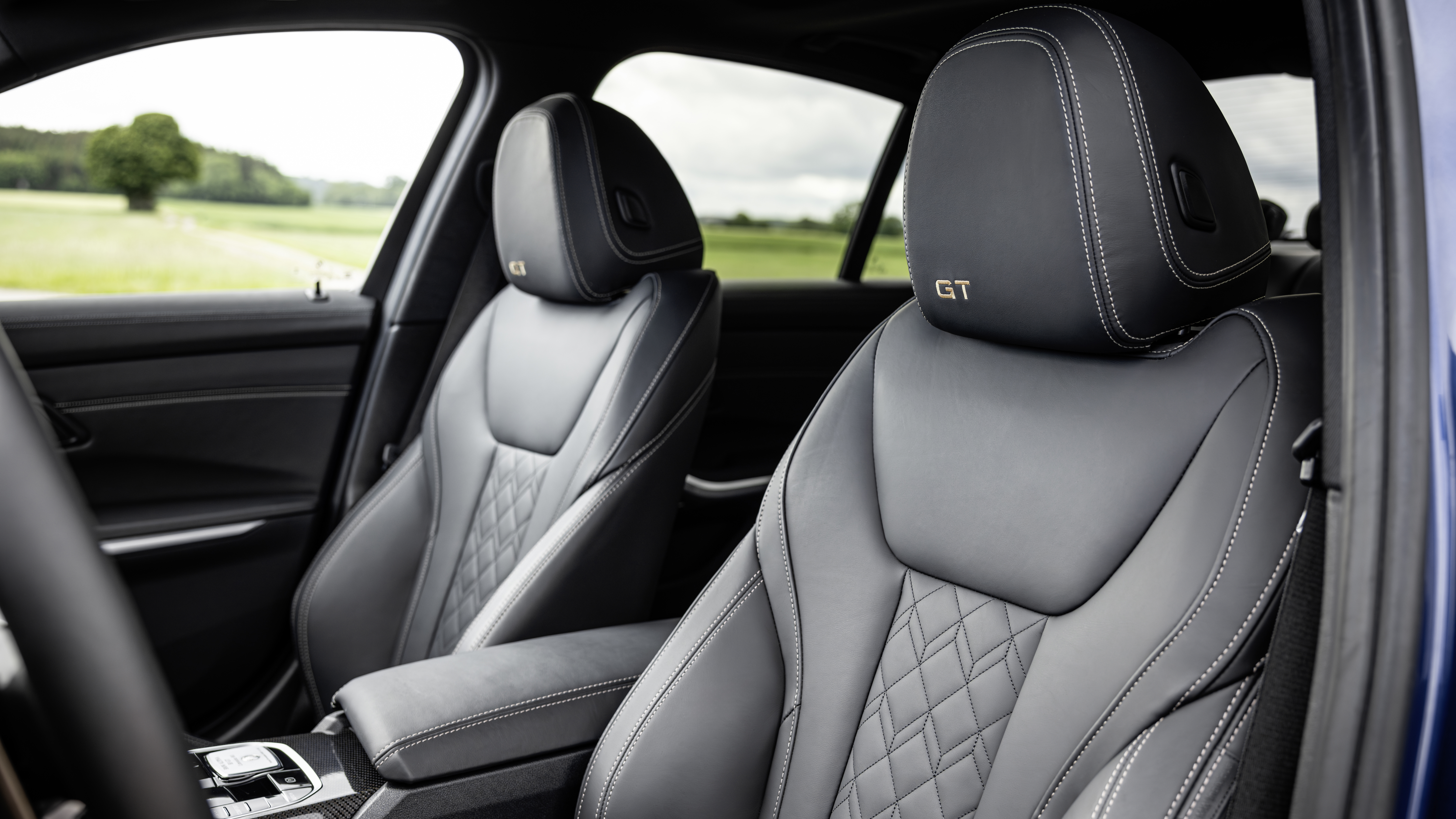 BMW Alpina B3 - front seats 