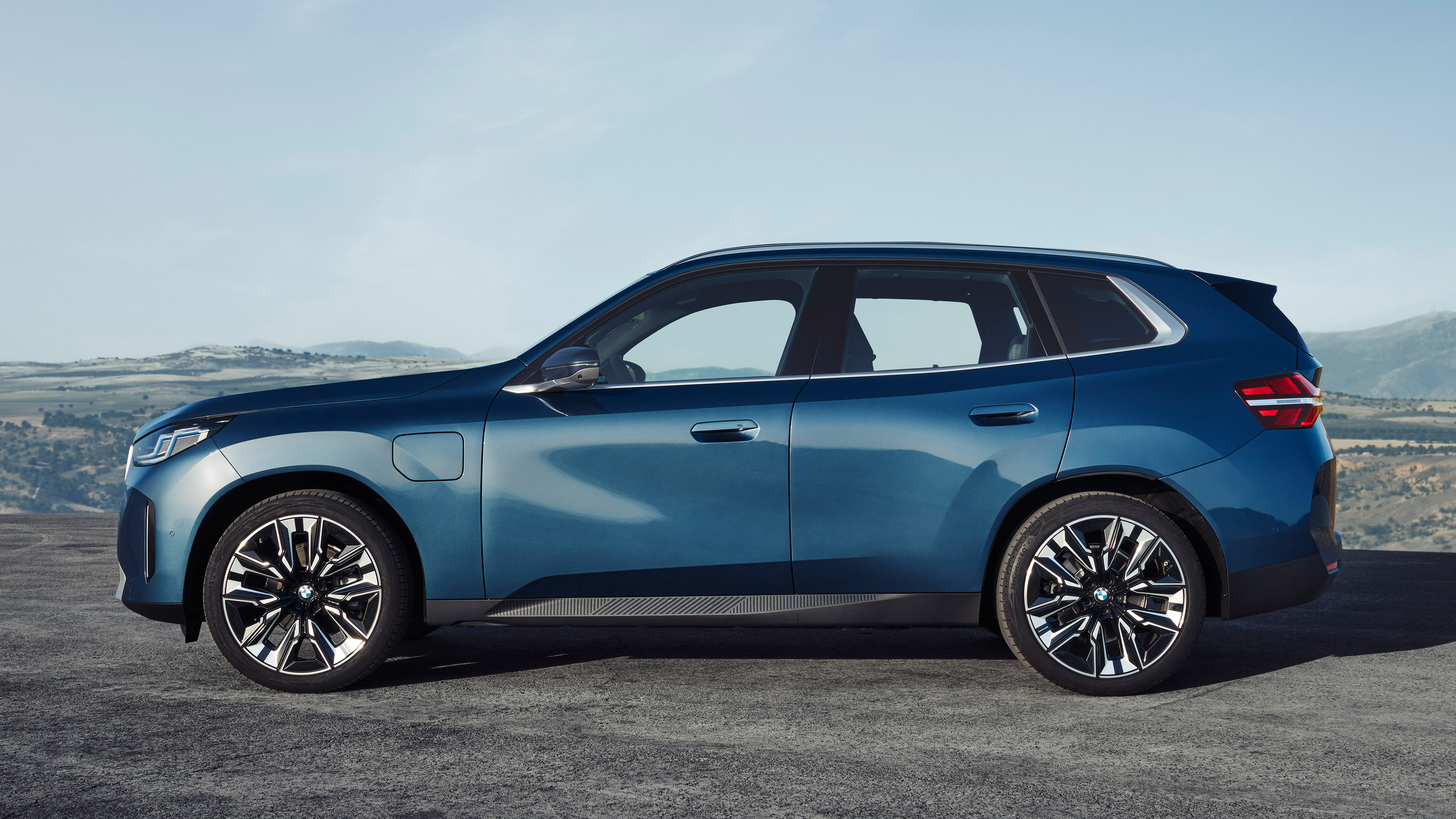 BMW X3 - side static