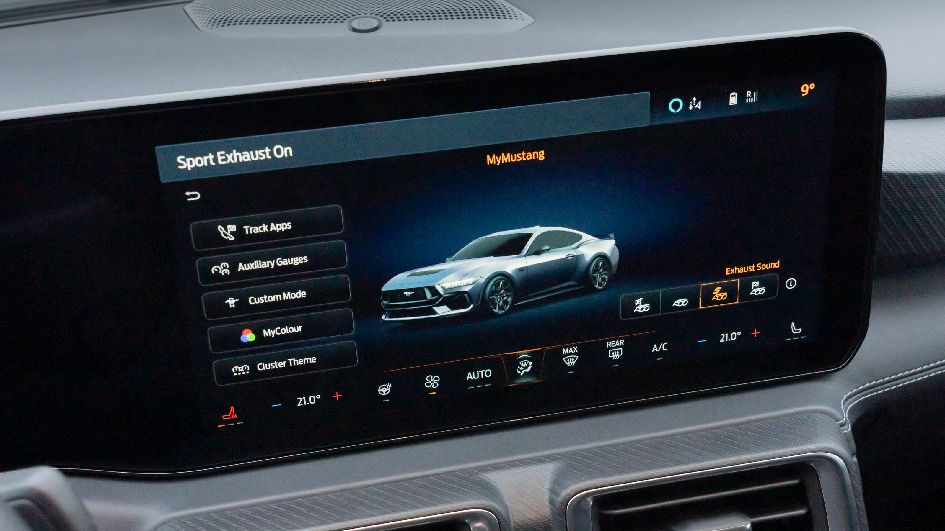 Ford Mustang Dark Horse - infotainment screen