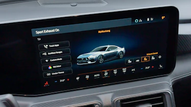 Ford Mustang Dark Horse - infotainment screen