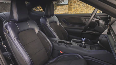 Ford Mustang Dark Horse - front seats