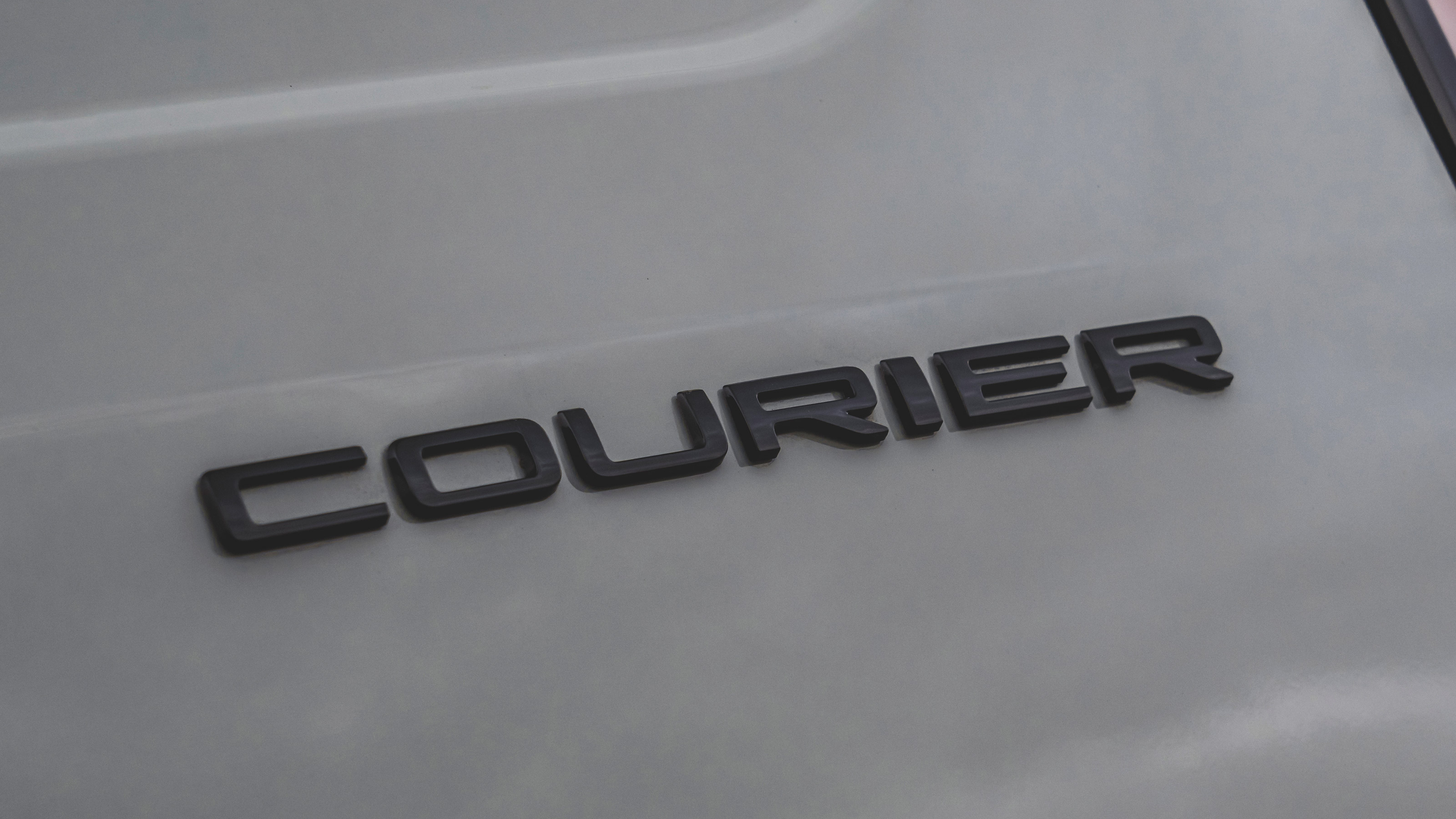 Ford Transit Courier - badge