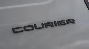 Ford Transit Courier - badge