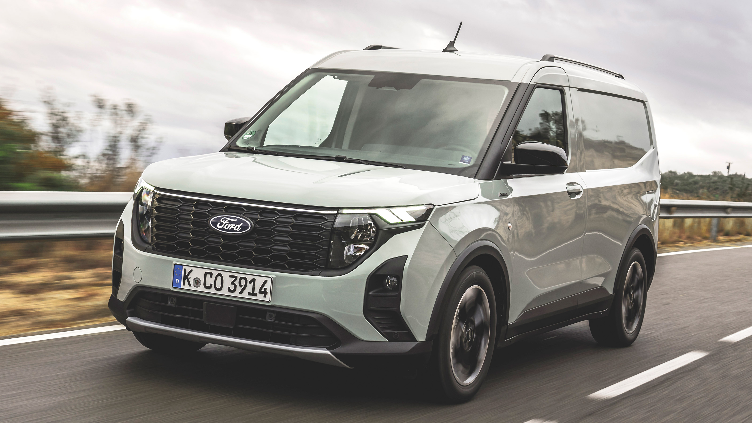 Ford Transit Courier - front