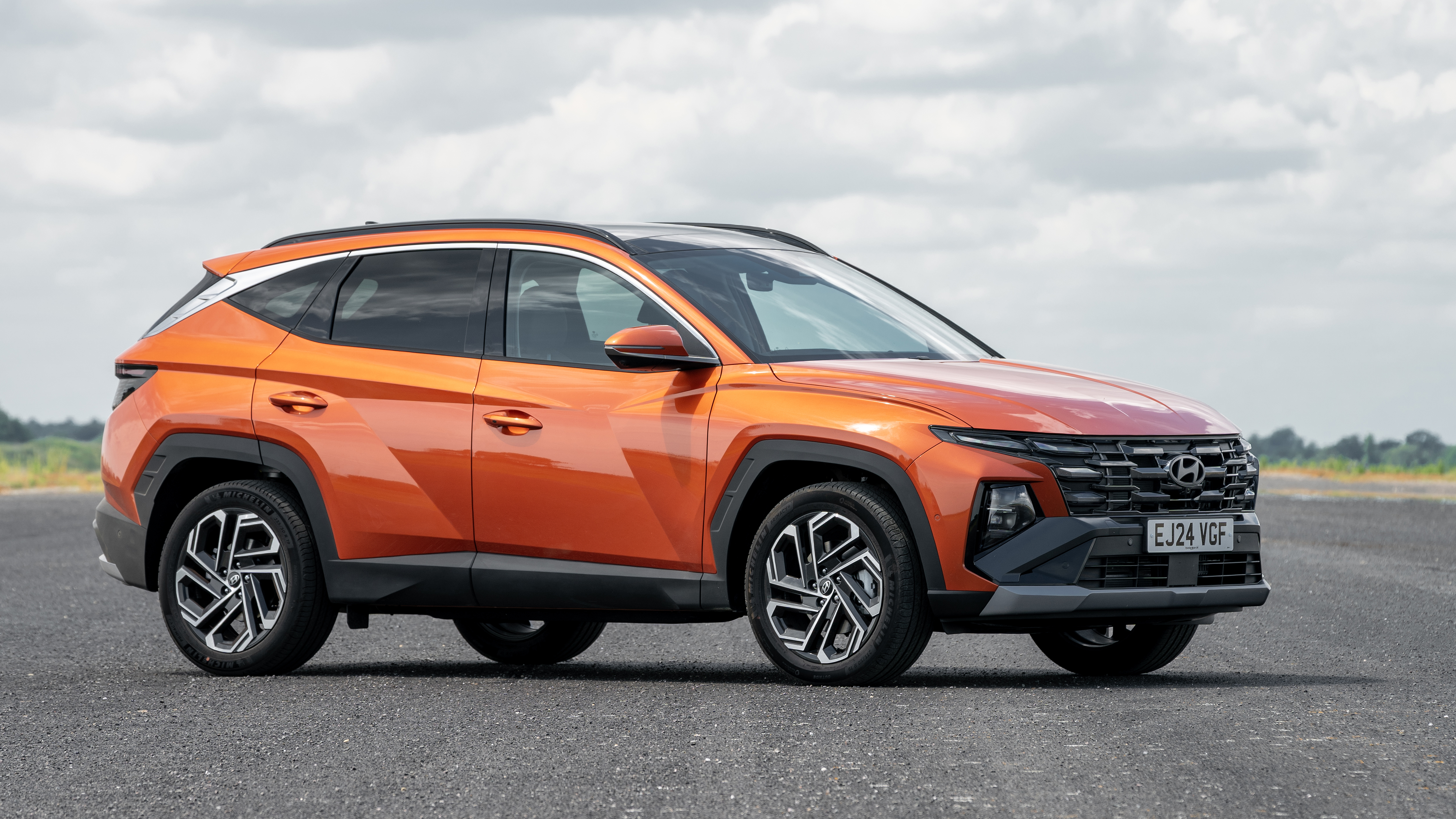 New Hyundai Tucson hybrid - front static 