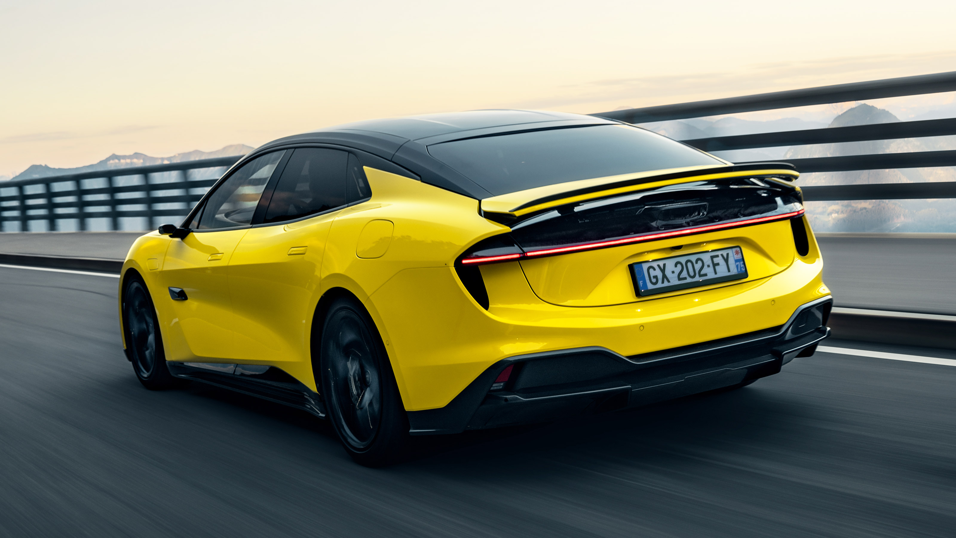 Lotus Emeya - rear tracking