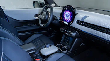 MINI Cooper 5-Door - dash