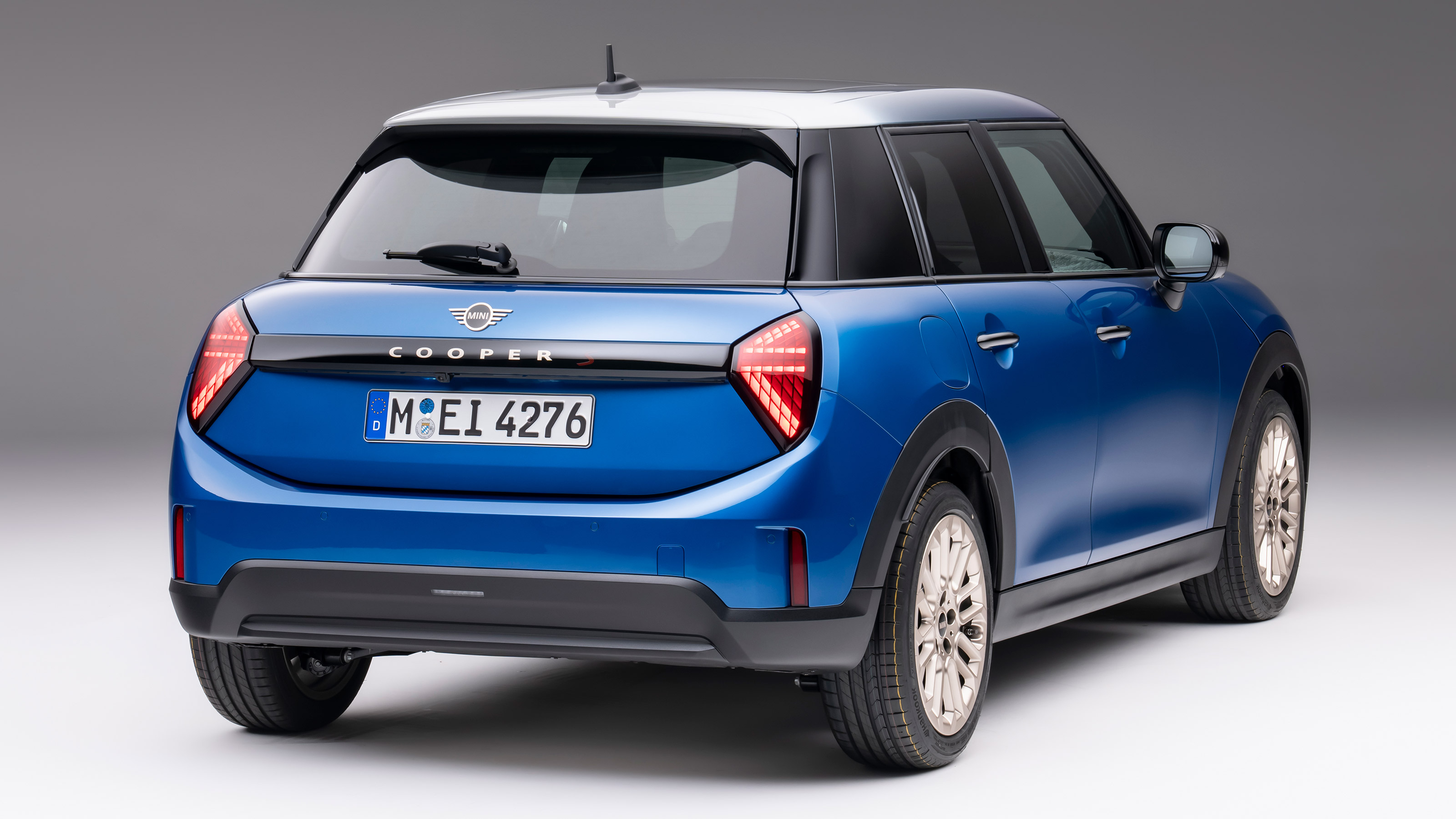 MINI Cooper 5-Door - rear