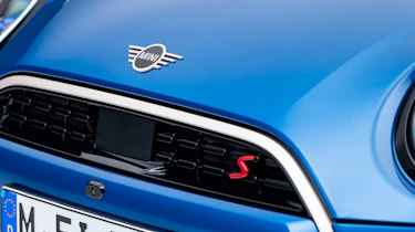 MINI Cooper 5-Door - grille
