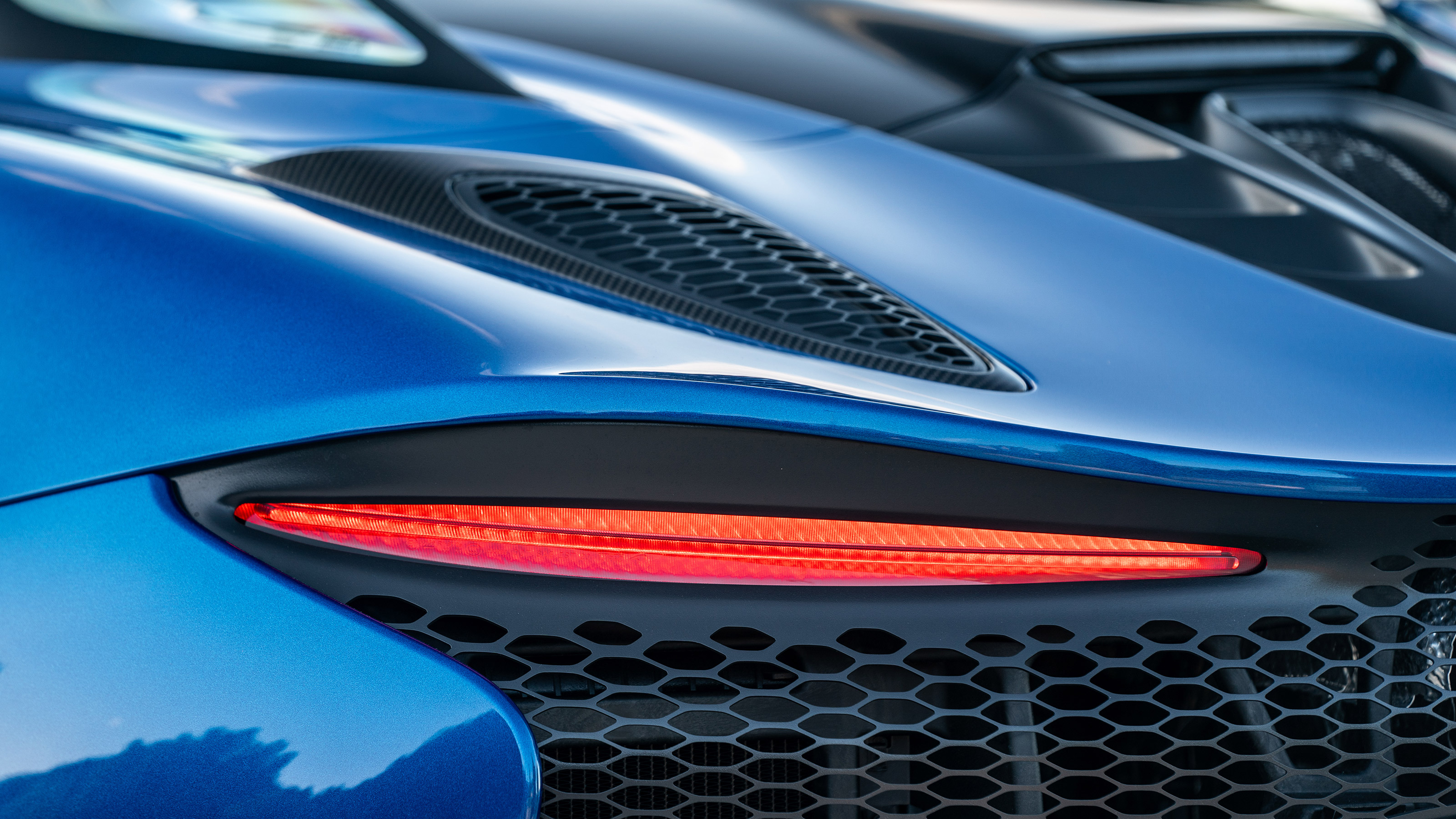 McLaren Artura Spider - rear light
