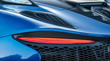 McLaren Artura Spider - rear light
