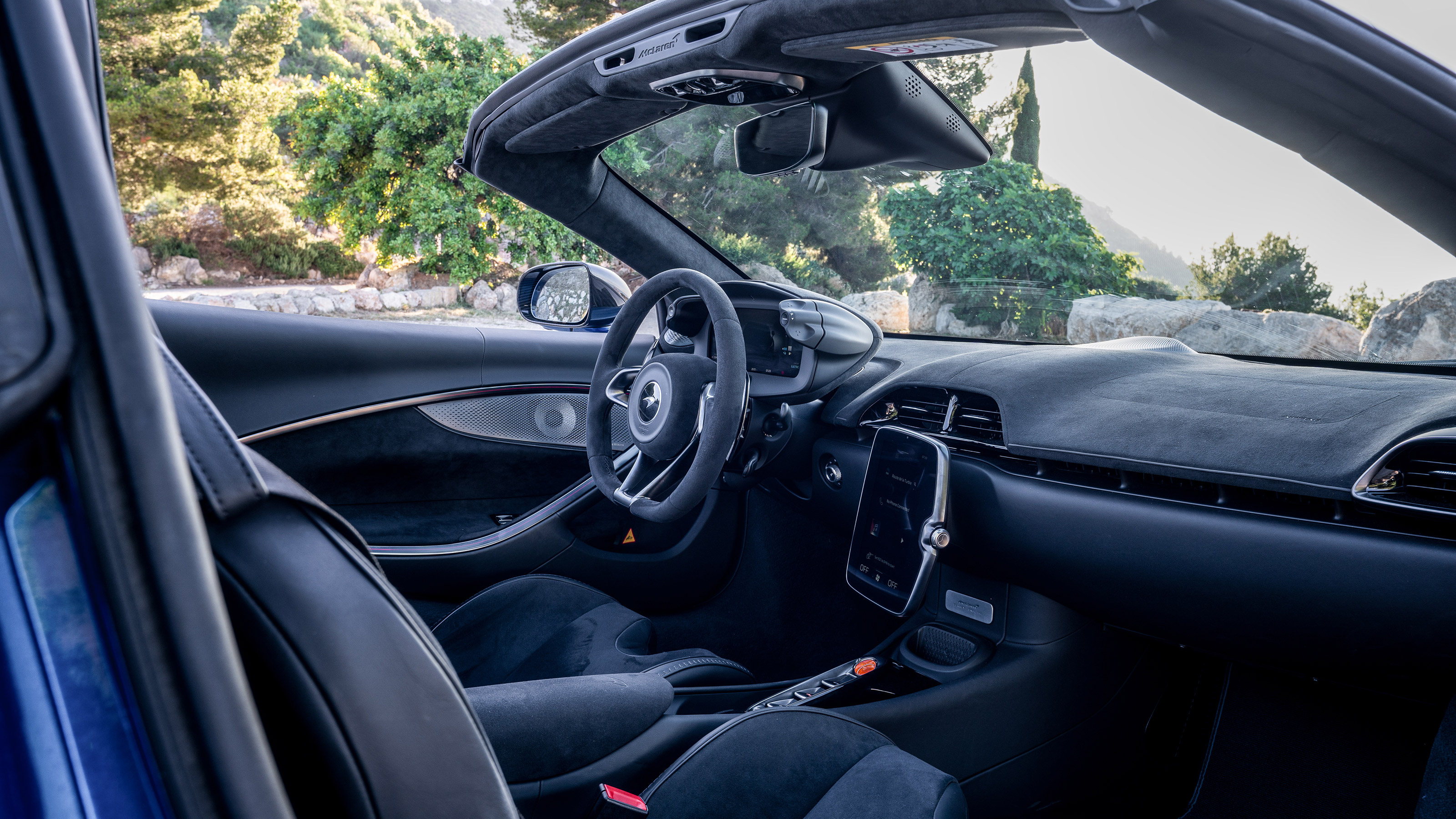 McLaren Artura Spider - dash
