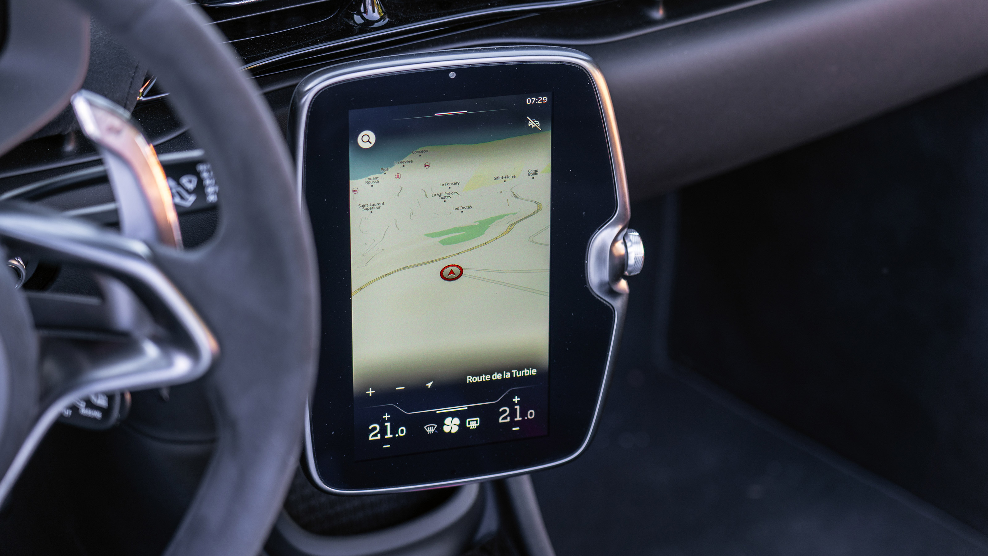 McLaren Artura Spider - screen