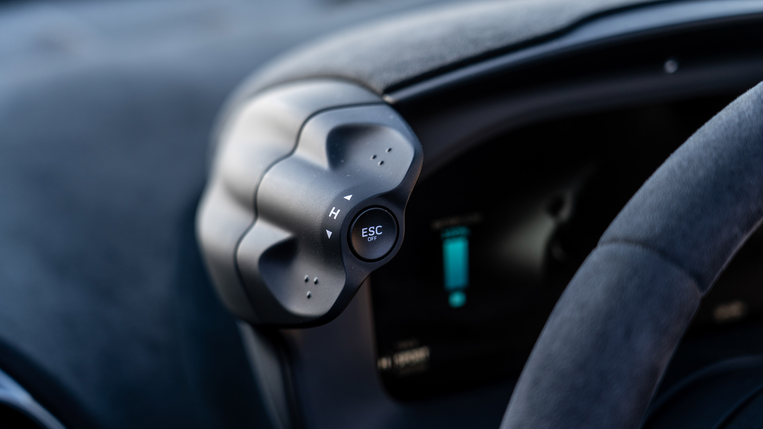 McLaren Artura Spider - controls