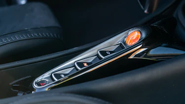 McLaren Artura Spider - interior