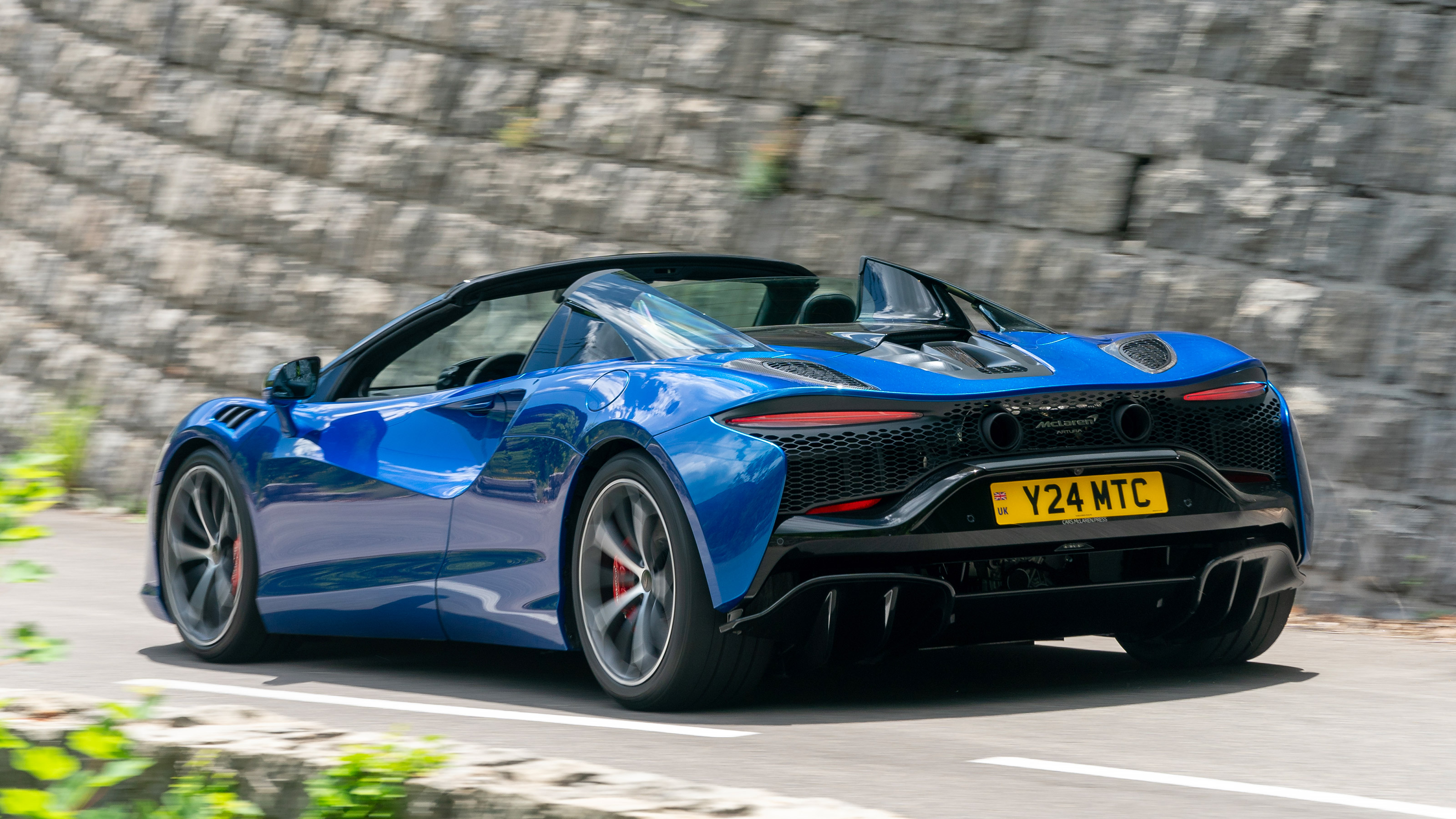 McLaren Artura Spider - rear cornering