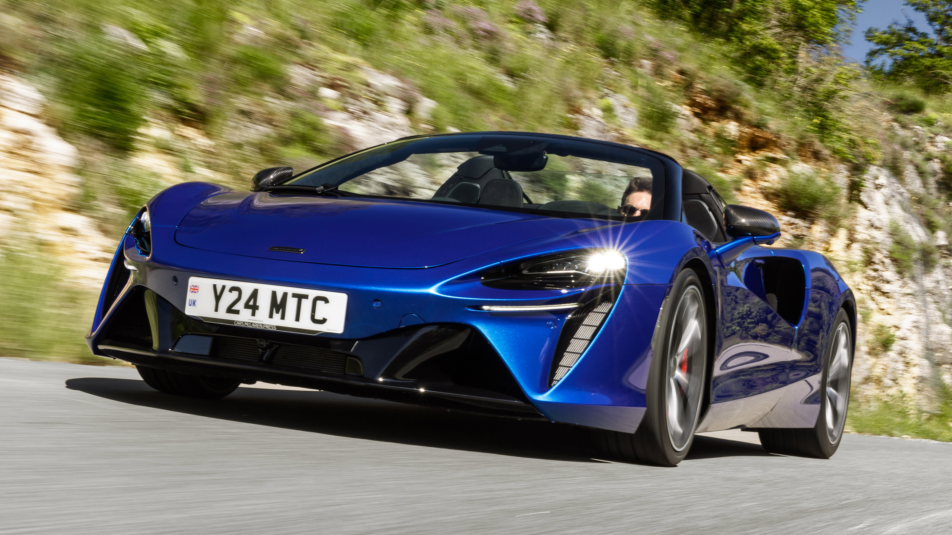 McLaren Artura Spider - front action